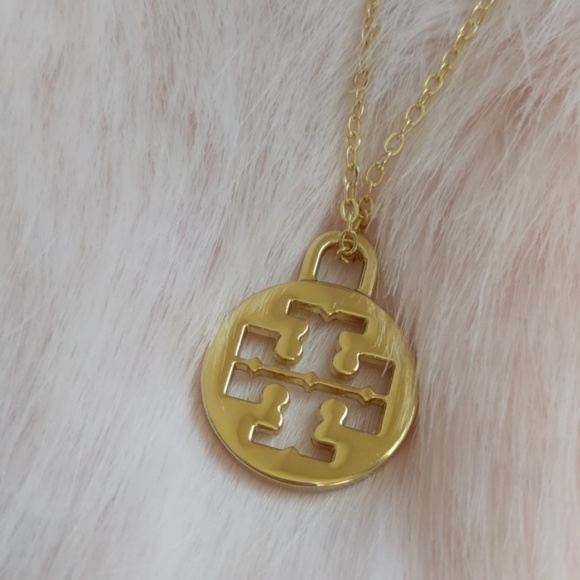 Tory Burch Logo Pendant Necklace NWOT - Picture 8 of 8